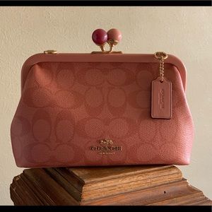 Coach - Nora Kisslock Pink Crossbody Purse
